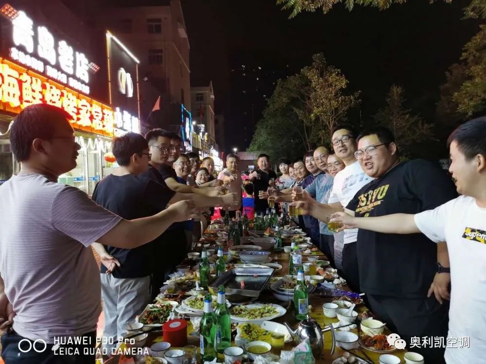 追逐陽(yáng)光、揮灑激情-奧利凱設(shè)計(jì)院沙灘足球賽歡樂(lè)舉行